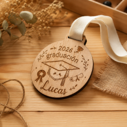Medalla personalizada de graduación con nombre – Madera grabada
